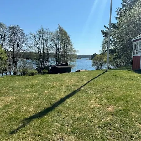 Alpesi faház Majas Backe On A Island With Boat Hammarland