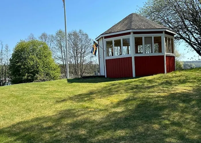 Majas Backe On A Island With Boat Шале