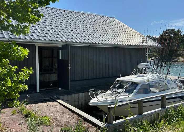 Шале Majas Backe On A Island With Boat