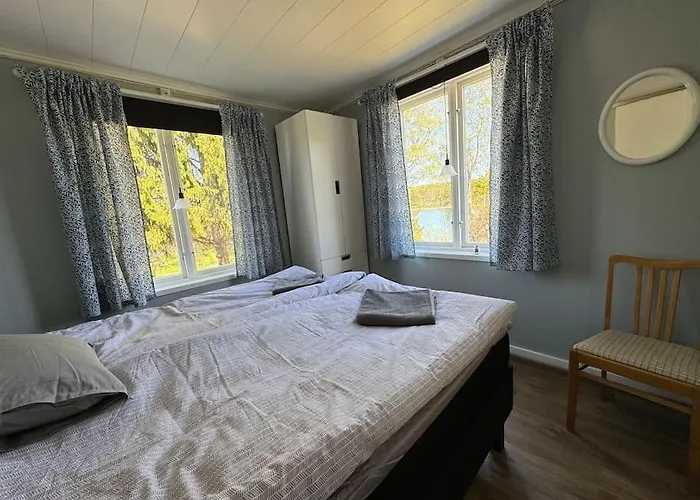 Majas Backe On A Island With Boat Шале *